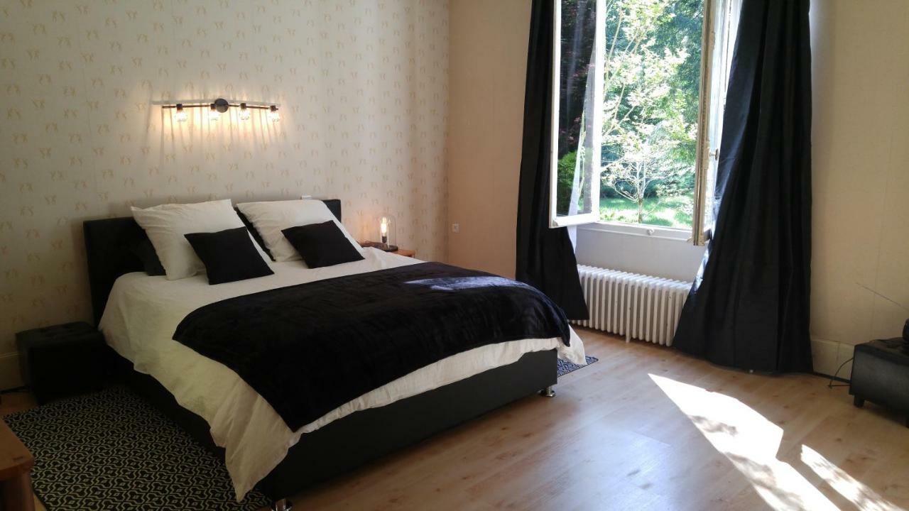 バルビゾン Domaine De Bramefaon Bed & Breakfast エクステリア 写真